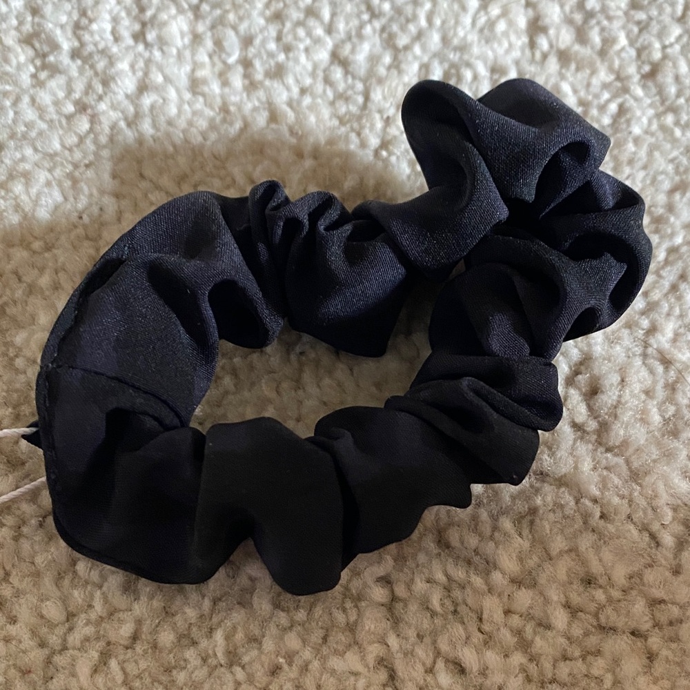 lululemon athletica camo scrunchie - Picture 4 of 4